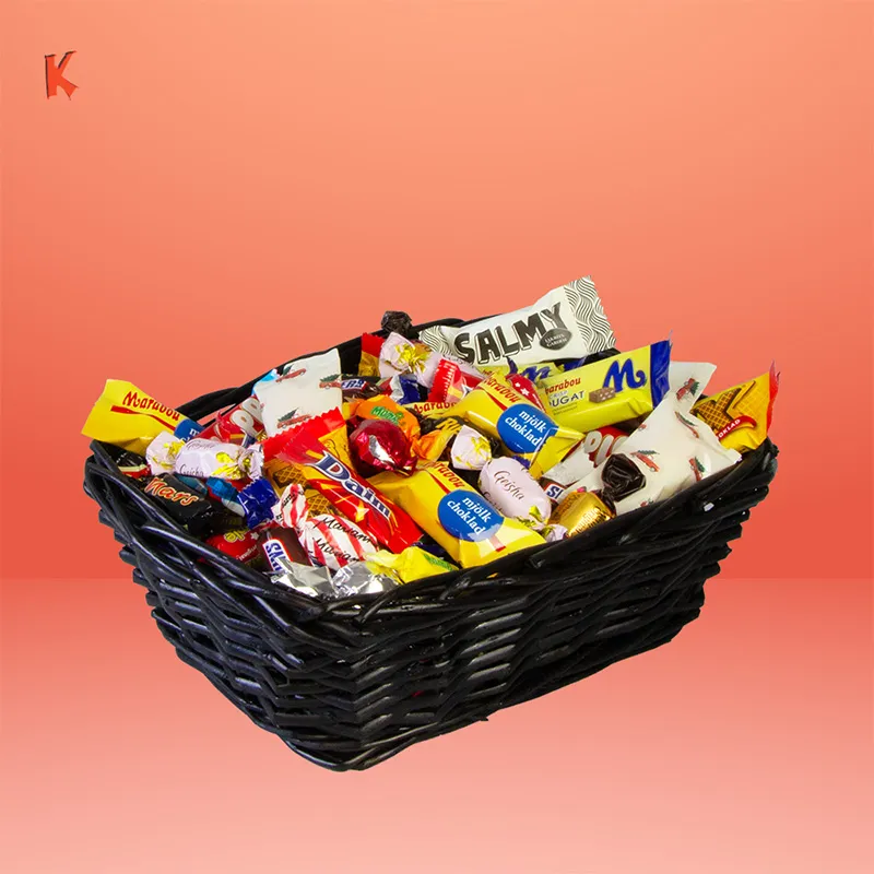 Korg svart liten med mixade pralinkulor 1500g